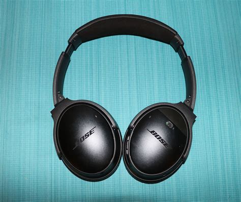 Limited Edition, QC35 Series II, Noise Cancelling, Over Ear Headphones in Triple Midnight. . Boze qc 35